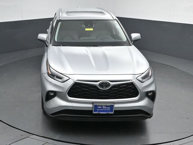 Used 2021 Toyota Highlander XLE AWD/4WD image 24