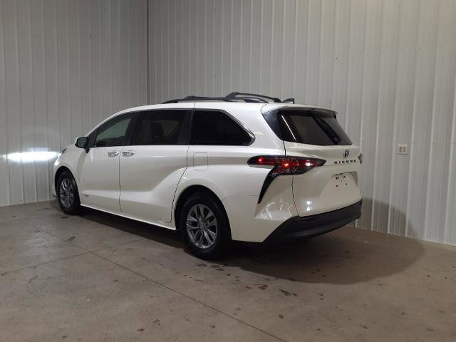 Used 2021 Toyota Sienna XLE image 4