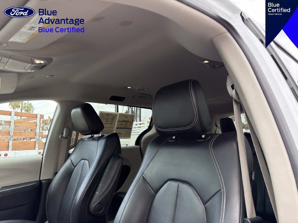 Used 2023 Chrysler Pacifica Touring-L FWD image 21