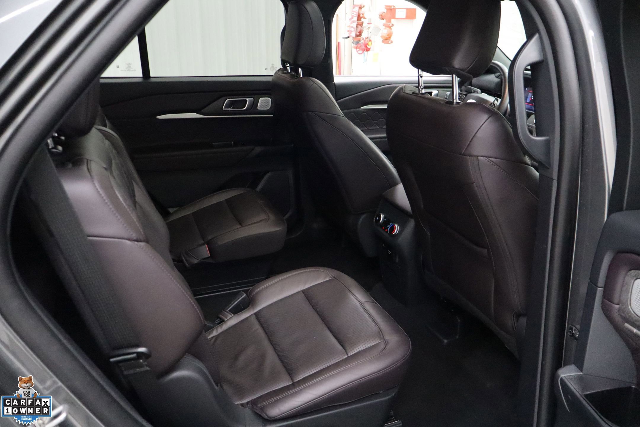 Certified 2025 Ford Explorer Platinum w/ LUX Leather Package image 30