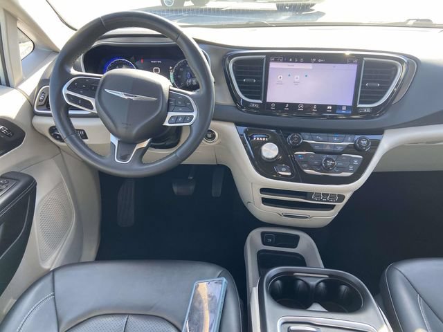 Used 2024 Chrysler Pacifica Touring-L FWD image 13