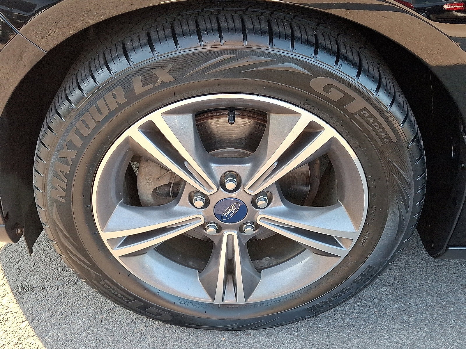 Certified 2018 Ford Focus SE w/ SE Appearance Package image 28