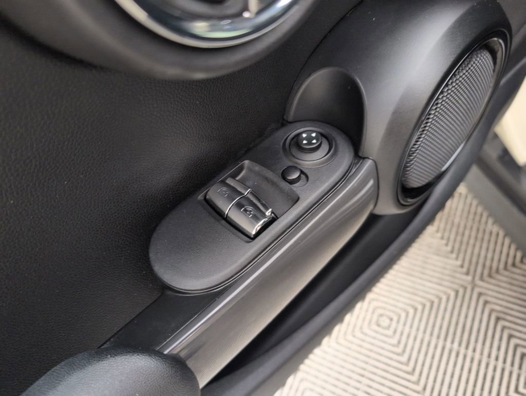Used 2018 MINI Cooper 2-Door Hardtop image 35