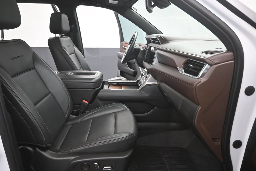 Used 2022 GMC Yukon Denali RWD image 16