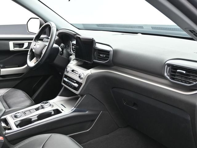 Certified 2022 Ford Explorer XLT w/ Equipment Group 202A image 29