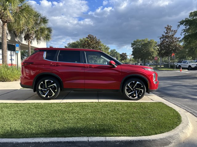 Used 2022 Mitsubishi Outlander ES FWD image 3