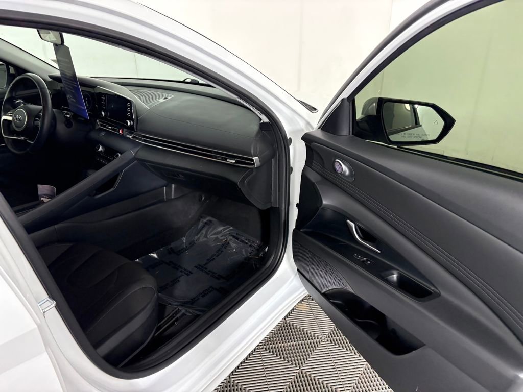 Used 2022 Hyundai Elantra SEL w/ Convenience Package image 32