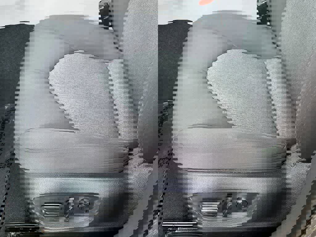 Used 2022 Toyota Camry LE image 28