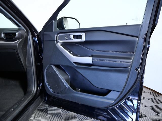 Certified 2023 Ford Explorer XLT w/ Equipment Group 202A AWD/4WD image 8