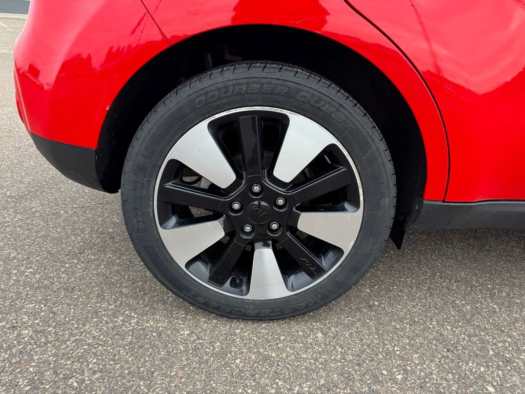 Used 2018 Kia Soul + image 3