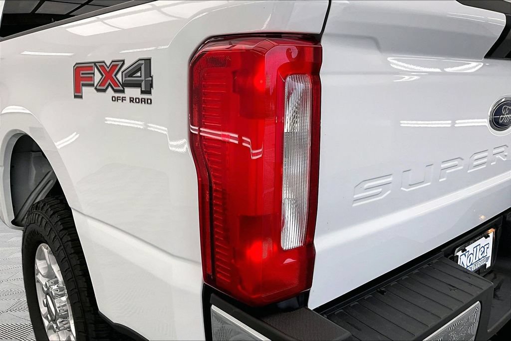 Certified 2025 Ford F250 XLT w/ FX4 Off-Road Package AWD/4WD image 31