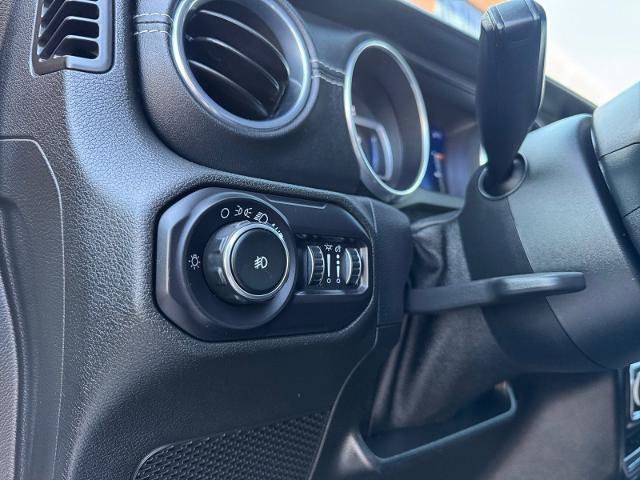 Used 2018 Jeep Wrangler Unlimited Sahara image 20