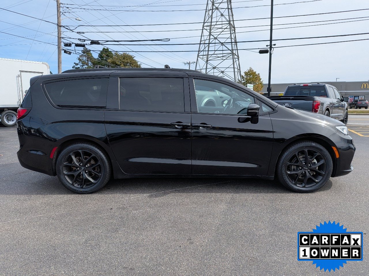 Used 2025 Chrysler Pacifica Limited FWD image 3