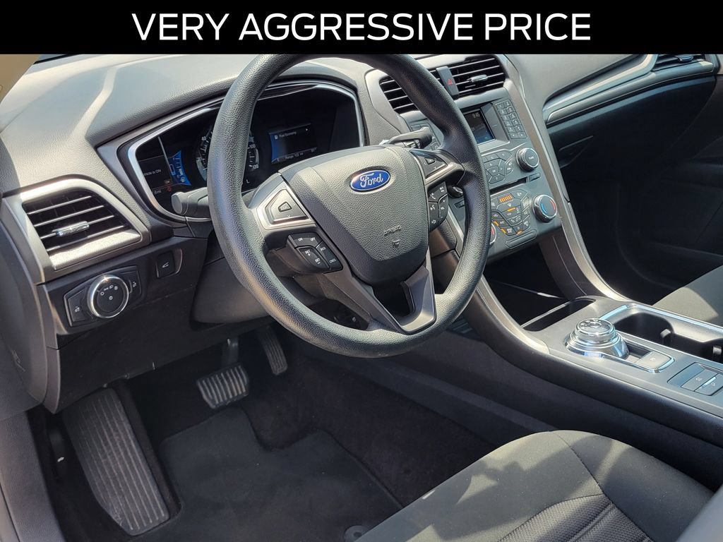 Certified 2017 Ford Fusion SE FWD image 16