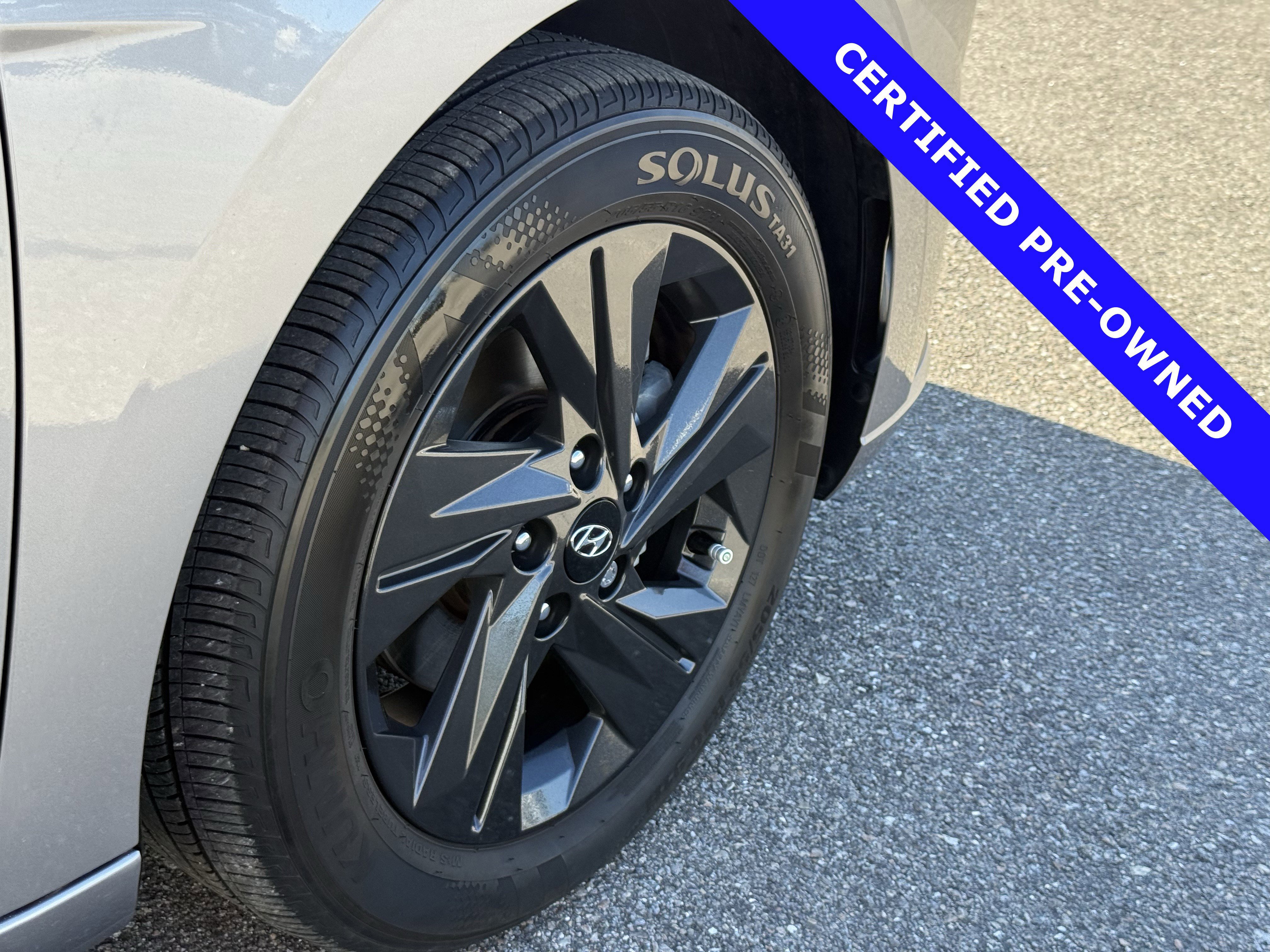 Used 2023 Hyundai Elantra SEL image 12