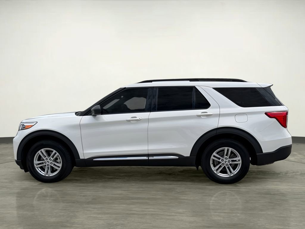 Certified 2023 Ford Explorer XLT RWD image 3