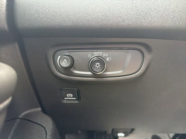 Used 2024 GMC Terrain SLE image 24