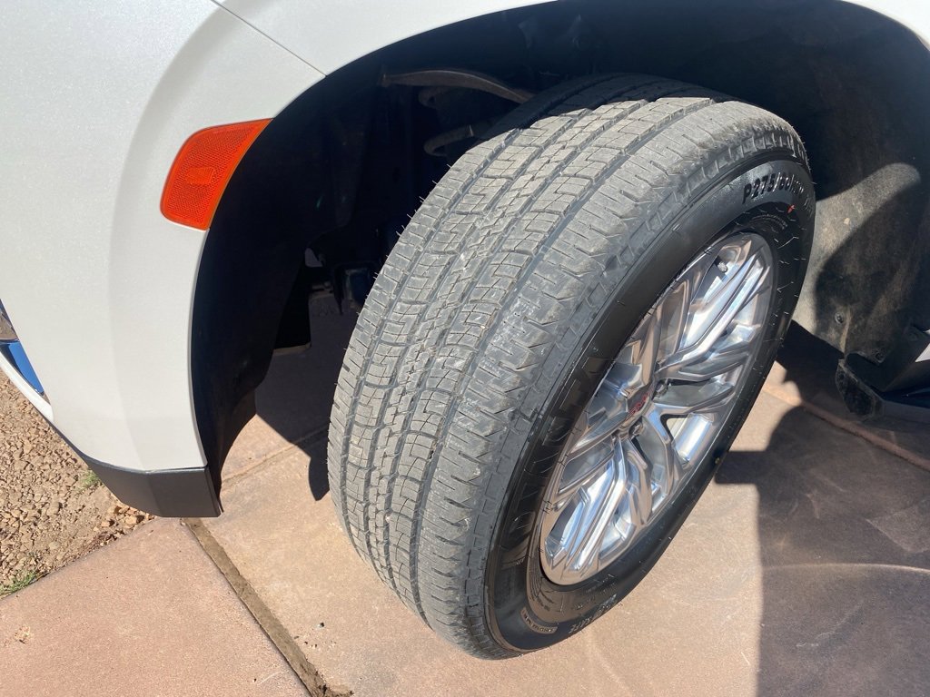 Used 2024 GMC Yukon SLT w/ SLT Luxury Package image 46