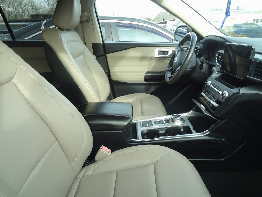 Certified 2020 Ford Explorer XLT w/ Equipment Group 202A image 8