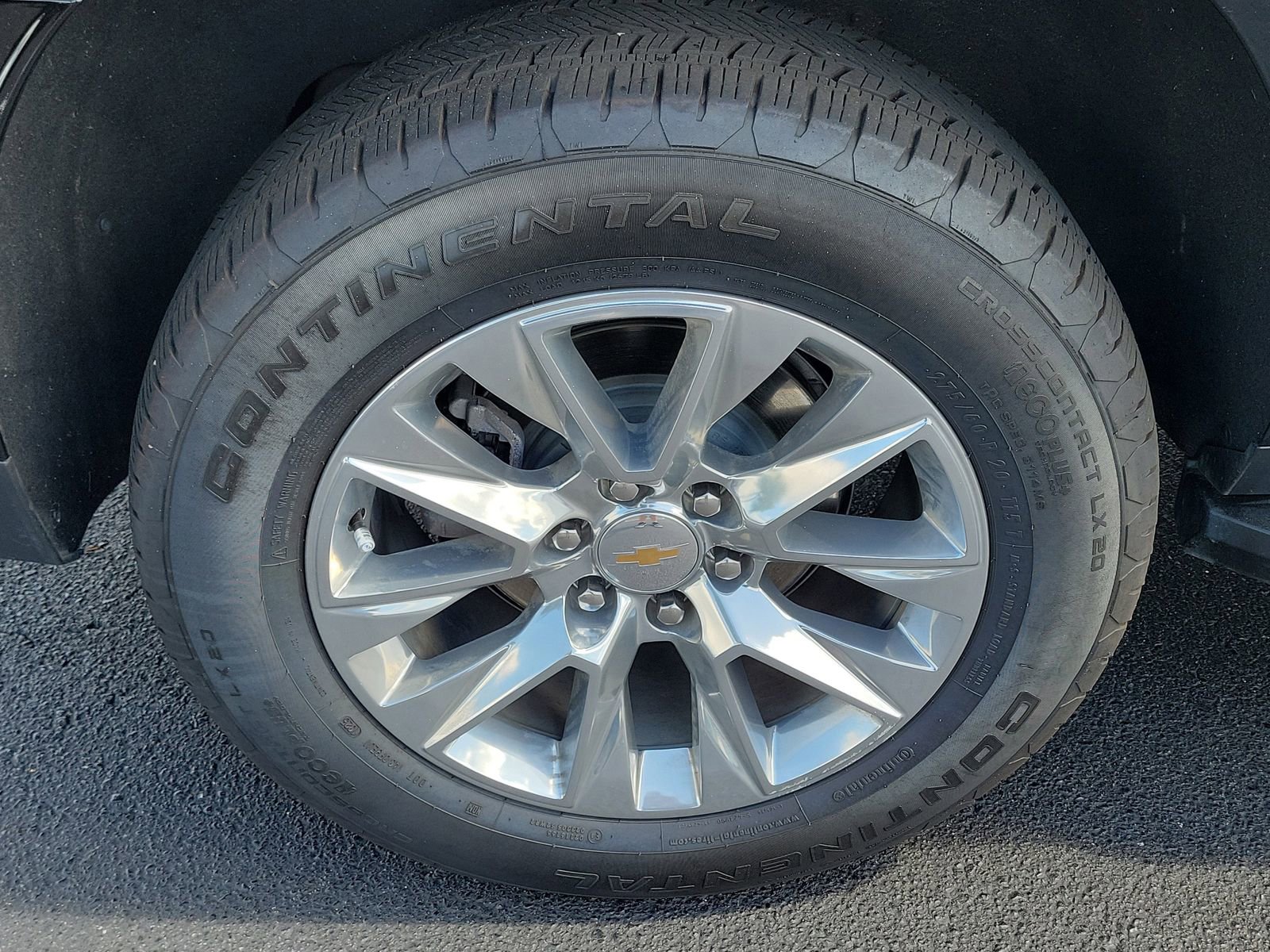 Used 2025 Chevrolet Suburban Premier AWD/4WD image 5