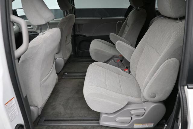 Used 2018 Toyota Sienna LE FWD image 21