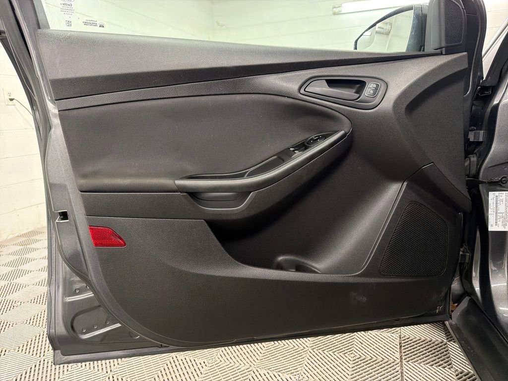 Certified 2018 Ford Focus S FWD image 16