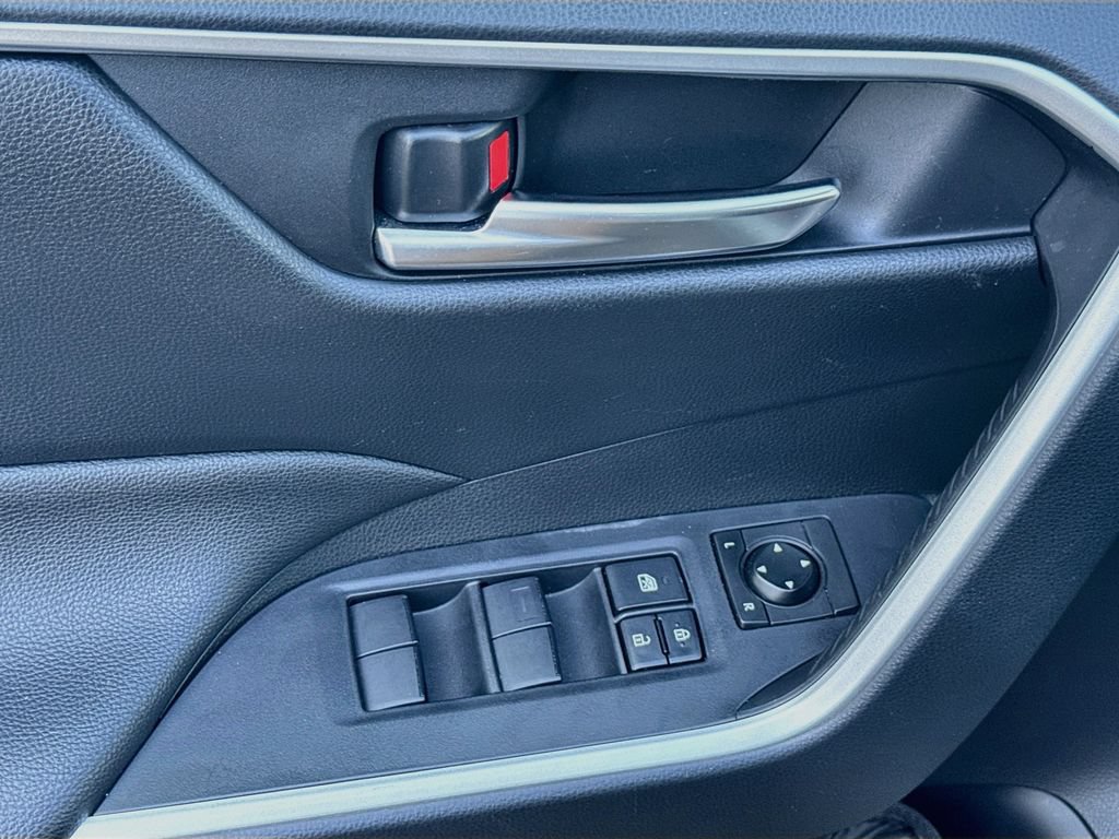 Used 2019 Toyota RAV4 XLE w/ Convenience Package FWD image 17
