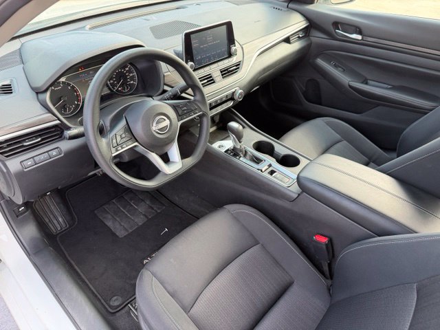 Used 2025 Nissan Altima 2.5 SV AWD/4WD image 12