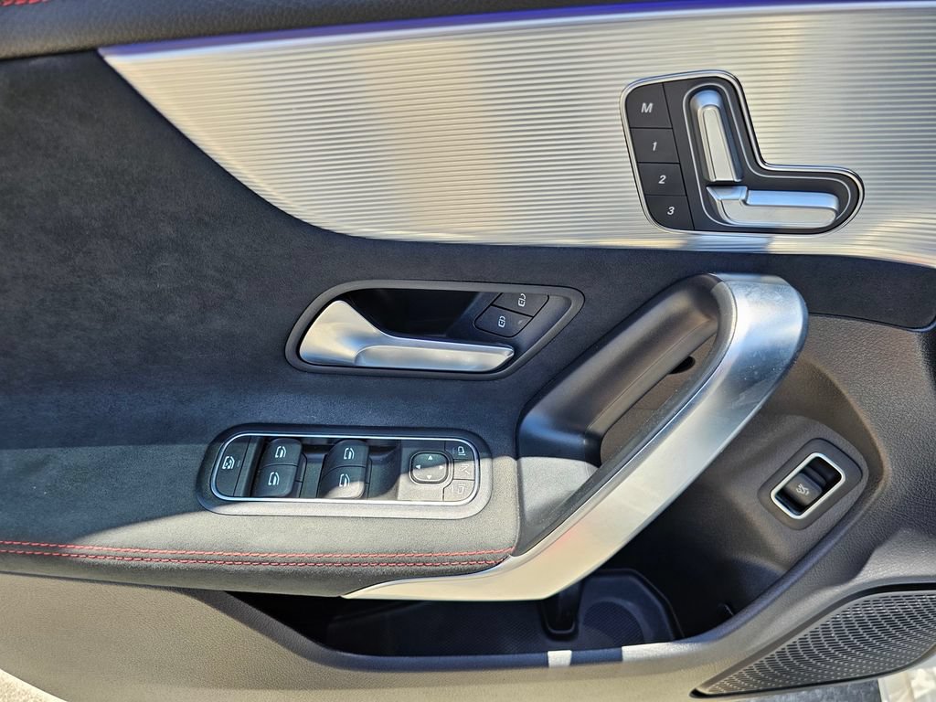 Used 2023 Mercedes-Benz CLA 250 image 21