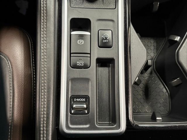 Used 2022 Nissan Pathfinder Platinum w/ Cargo Package image 33