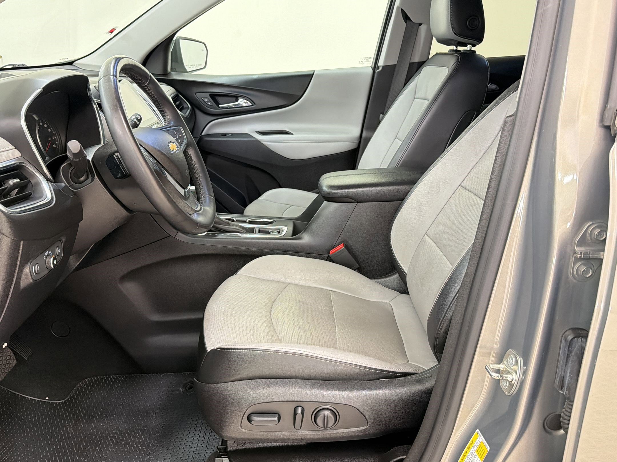 Used 2018 Chevrolet Equinox Premier AWD/4WD image 5