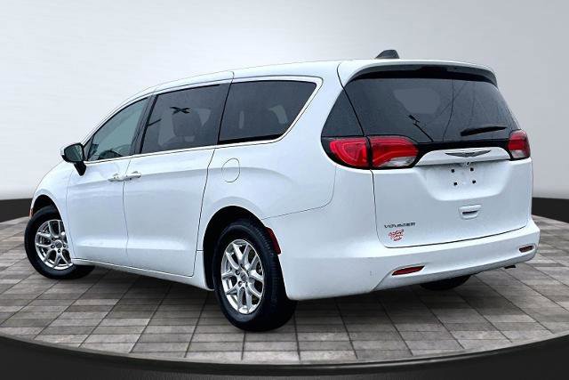 Used 2022 Chrysler Voyager LX image 4