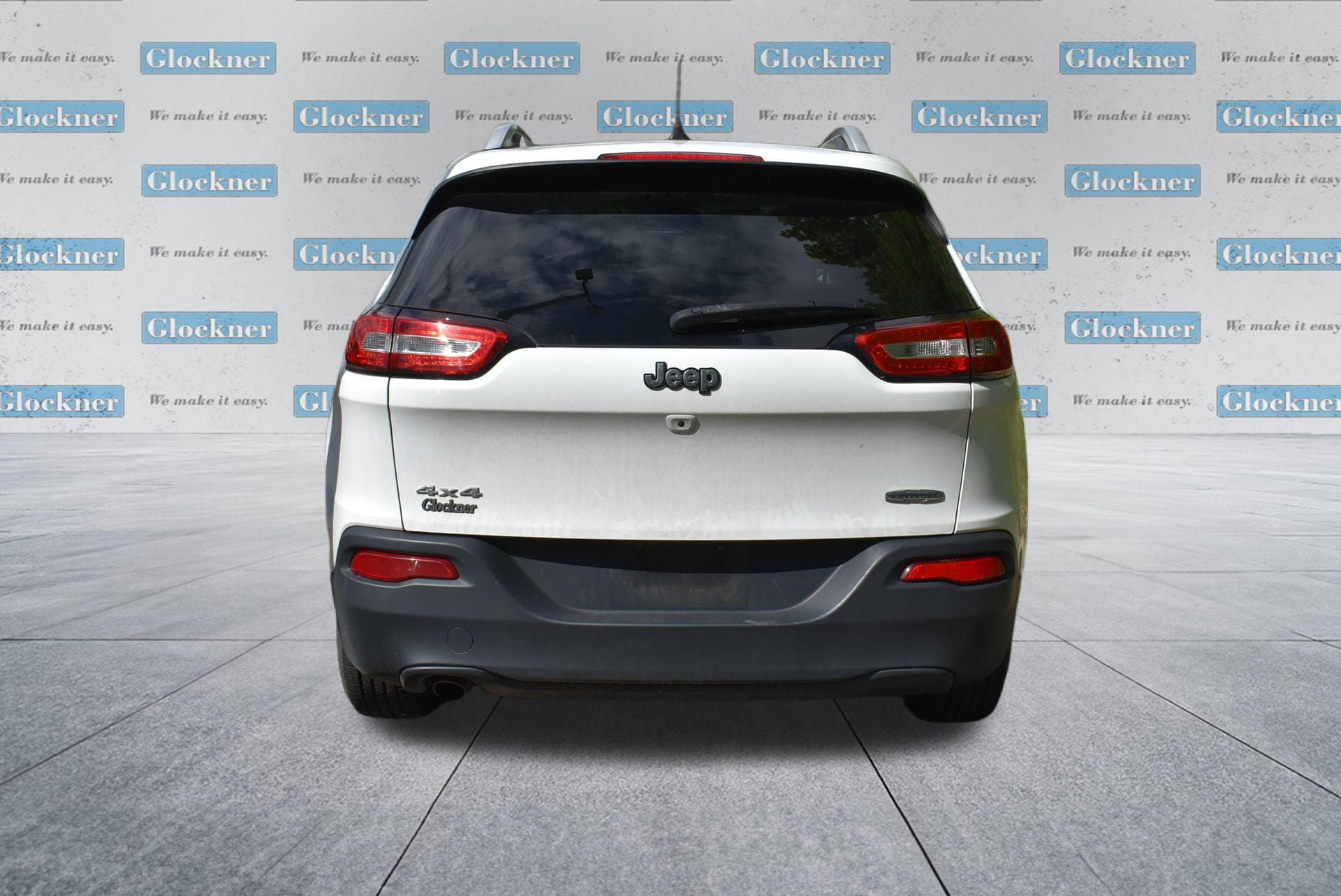 Used 2018 Jeep Cherokee Latitude Plus w/ Cold Weather Group AWD/4WD image 16