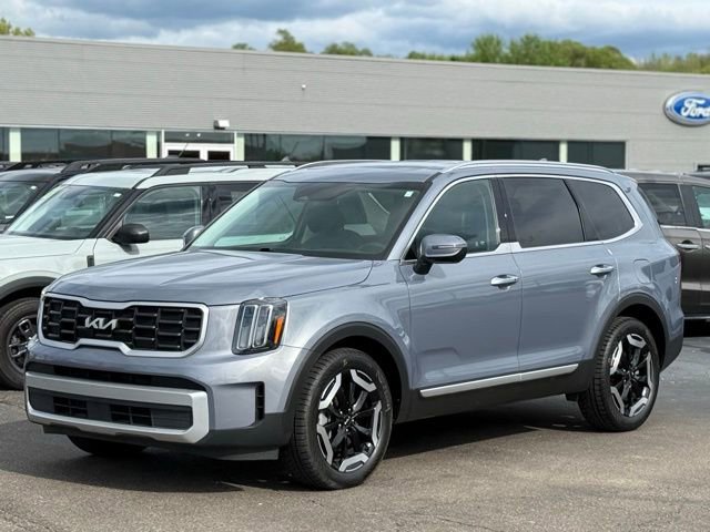 Used 2025 Kia Telluride S FWD image 32
