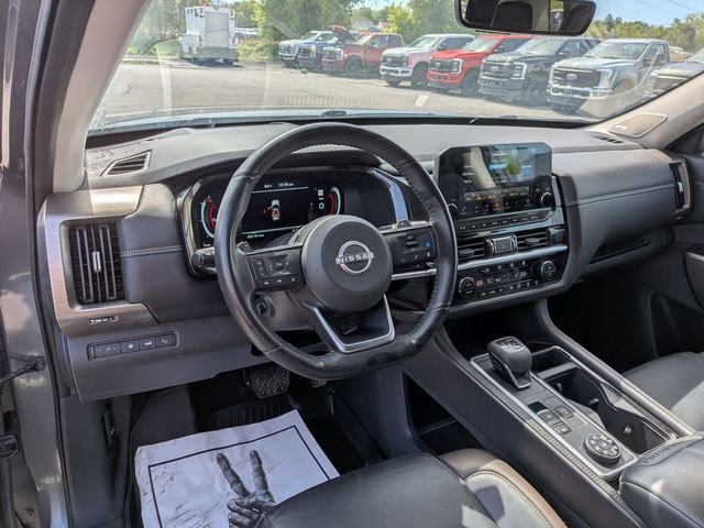 Used 2024 Nissan Pathfinder Platinum AWD/4WD image 7