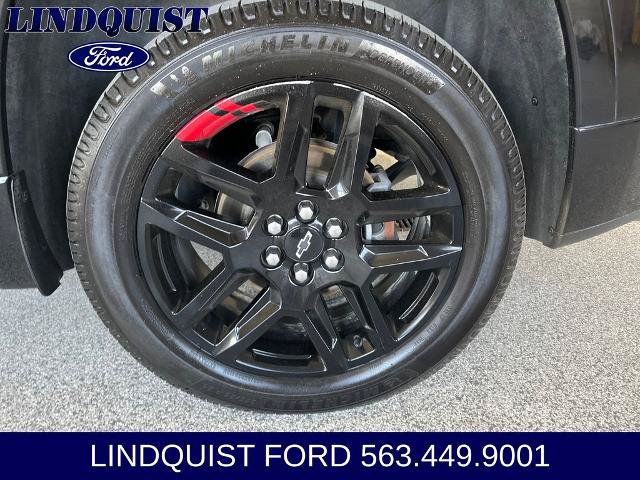 Used 2023 Chevrolet Traverse Premier w/ Redline Edition AWD/4WD image 17