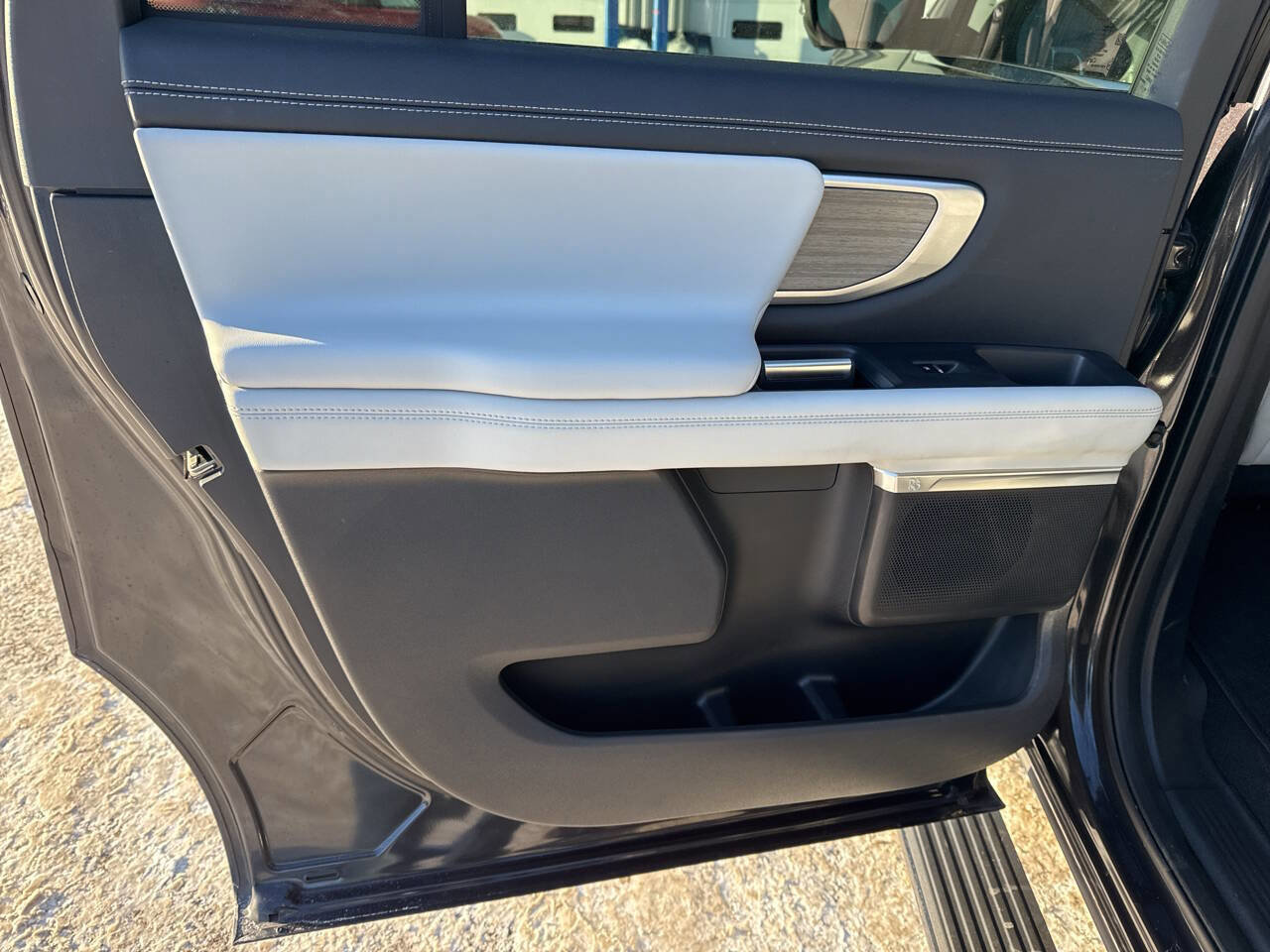 Certified 2025 Ford Expedition Max Platinum image 31