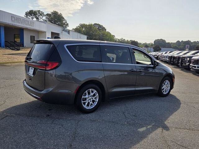 Used 2023 Chrysler Pacifica Touring-L FWD image 15