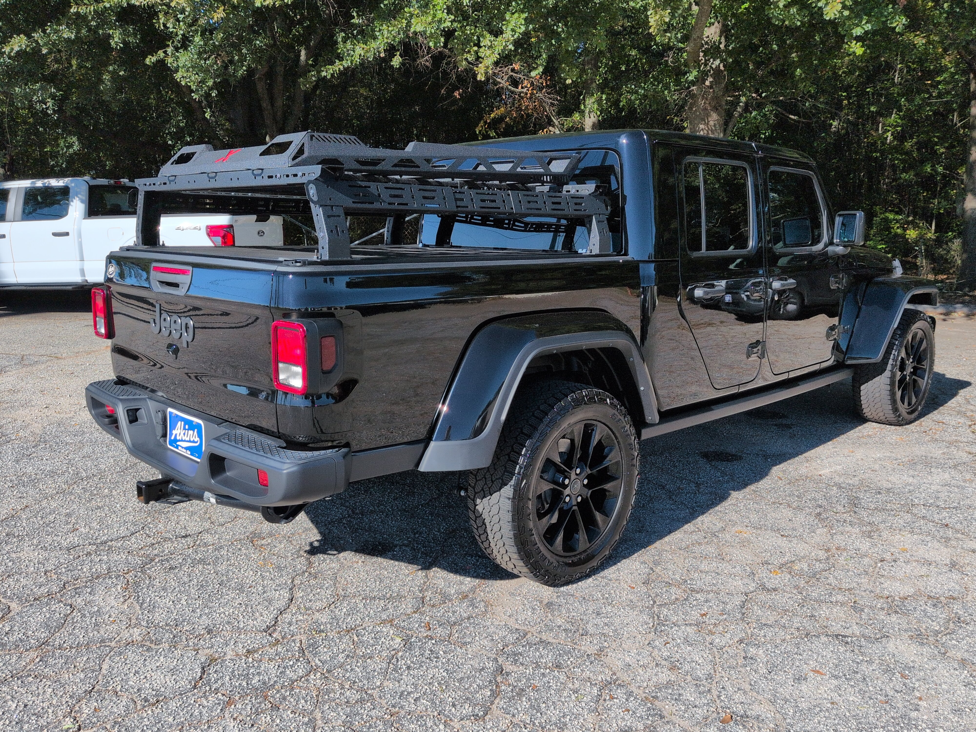 Used 2024 Jeep Gladiator Sport AWD/4WD image 3