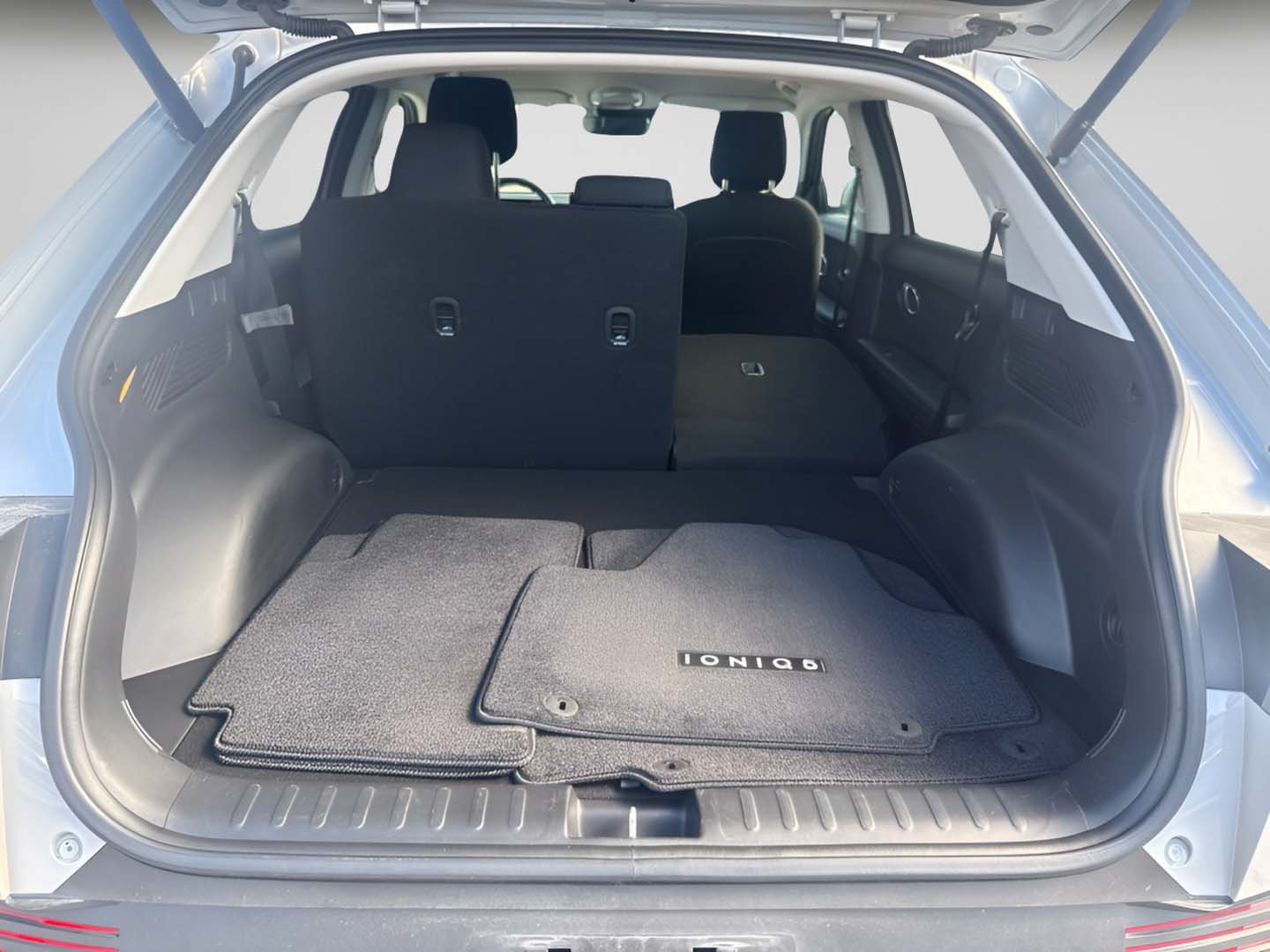 Used 2024 Hyundai Ioniq 5 SEL AWD/4WD image 16