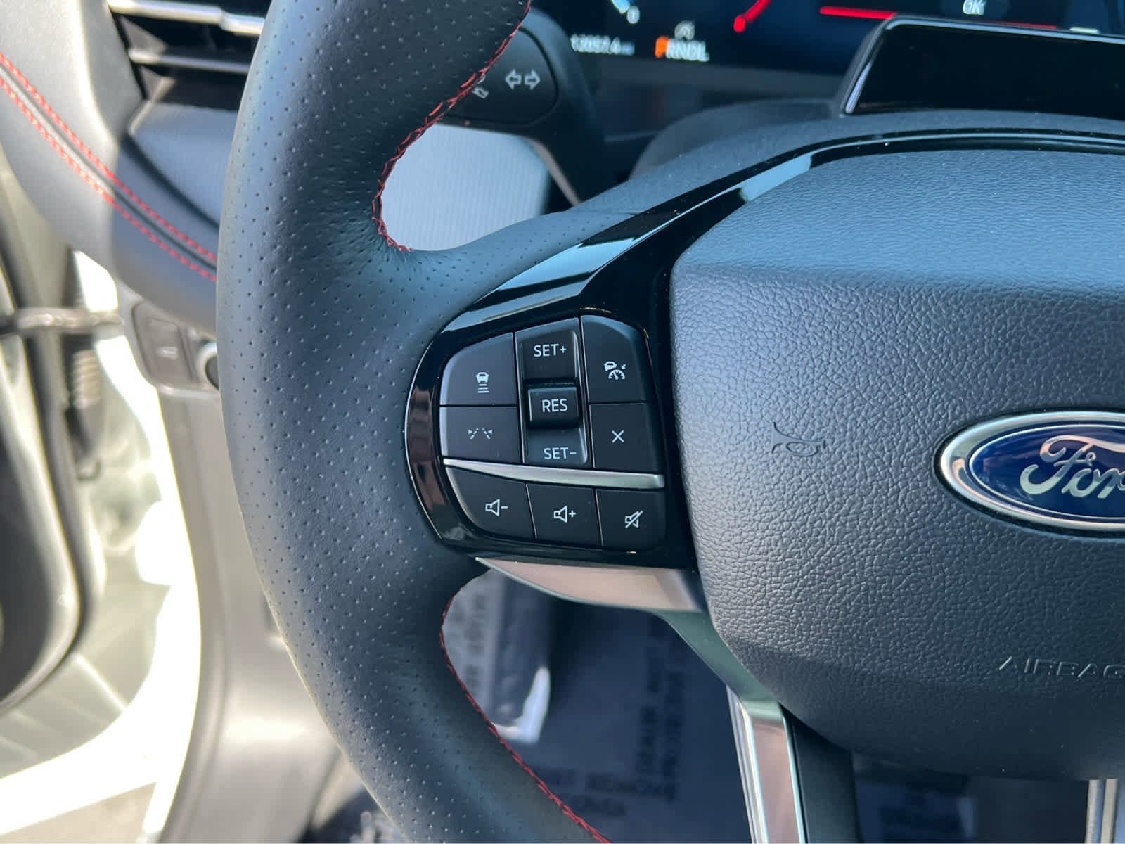 Certified 2025 Ford Explorer ST-Line w/ Premium Package AWD/4WD image 35