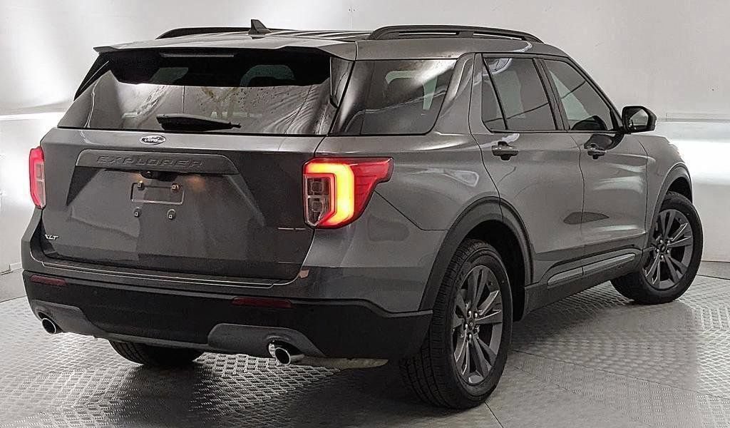 Certified 2024 Ford Explorer XLT w/ Equipment Group 202A RWD image 3