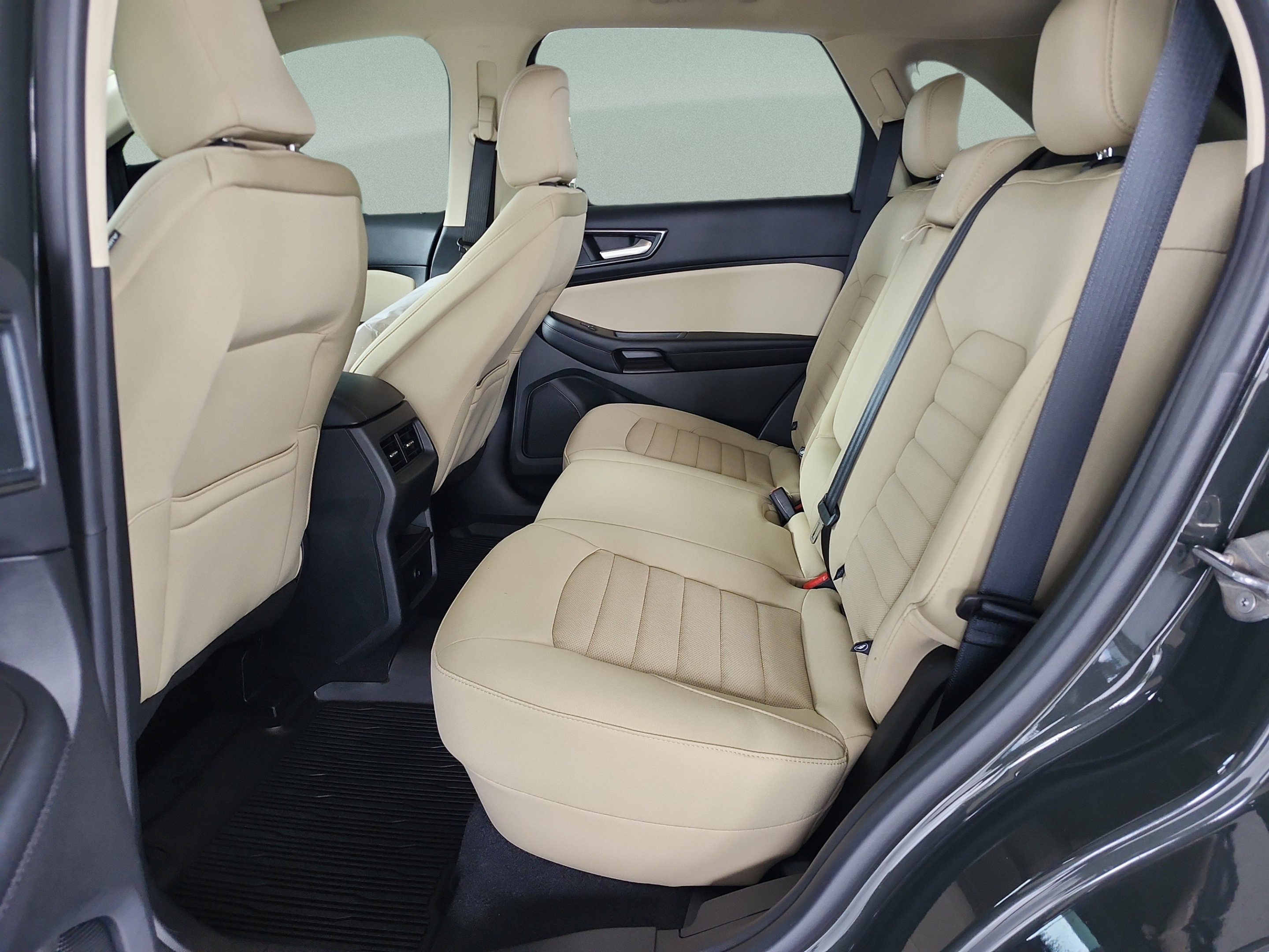 Certified 2024 Ford Edge SE w/ Black Appearance Package AWD/4WD image 17