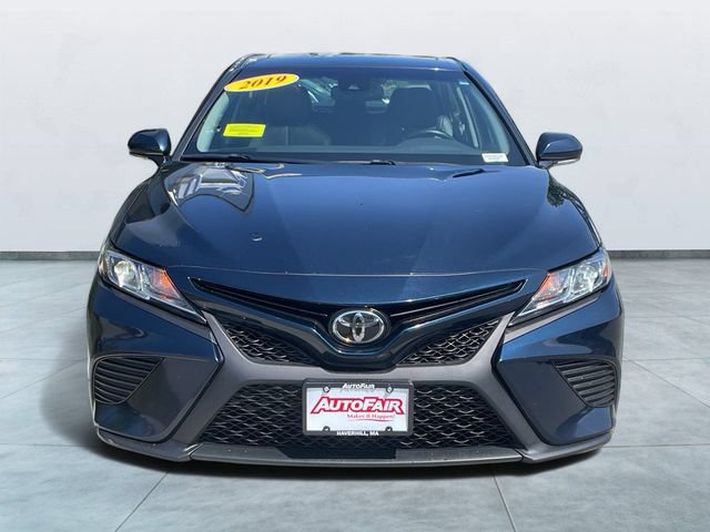 Used 2019 Toyota Camry SE w/ Audio Package FWD image 2