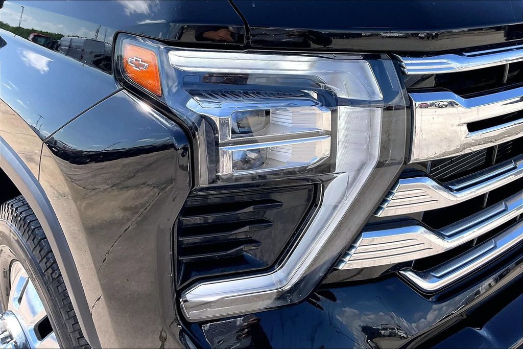 Used 2024 Chevrolet Silverado 3500 High Country w/ Technology Package AWD/4WD image 33