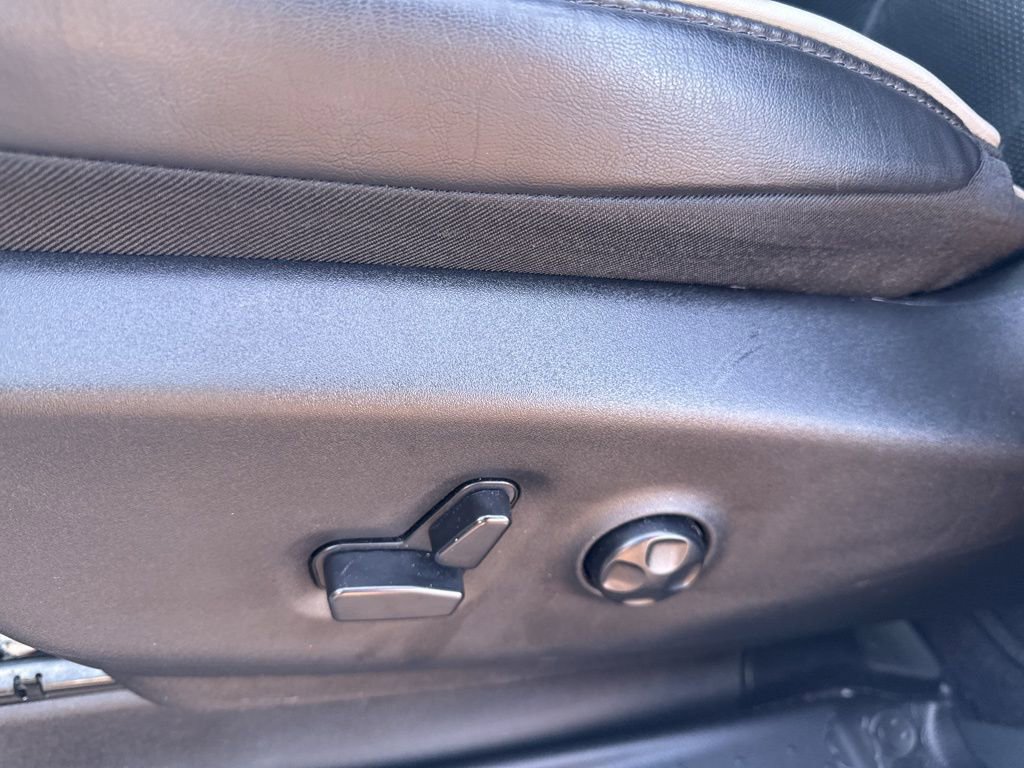 Used 2025 Chrysler Pacifica Limited image 19