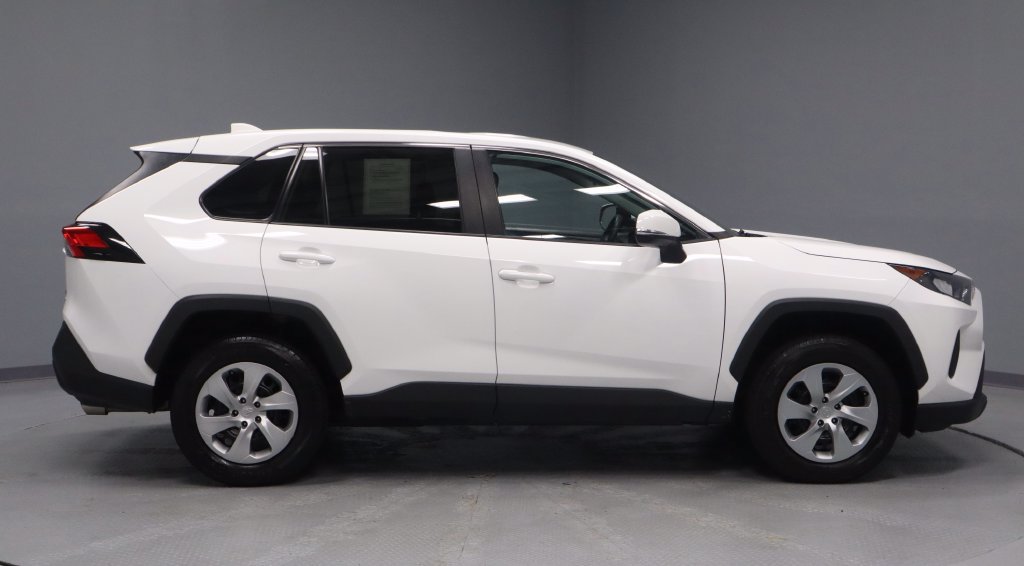 Used 2022 Toyota RAV4 LE AWD/4WD image 9