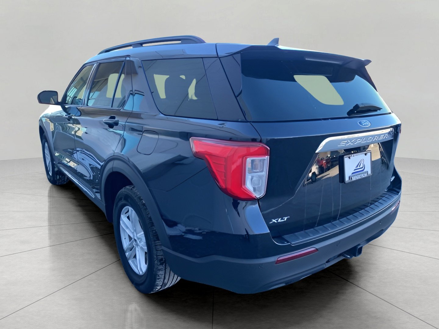 Certified 2023 Ford Explorer XLT w/ Class IV Trailer Tow Package image 8