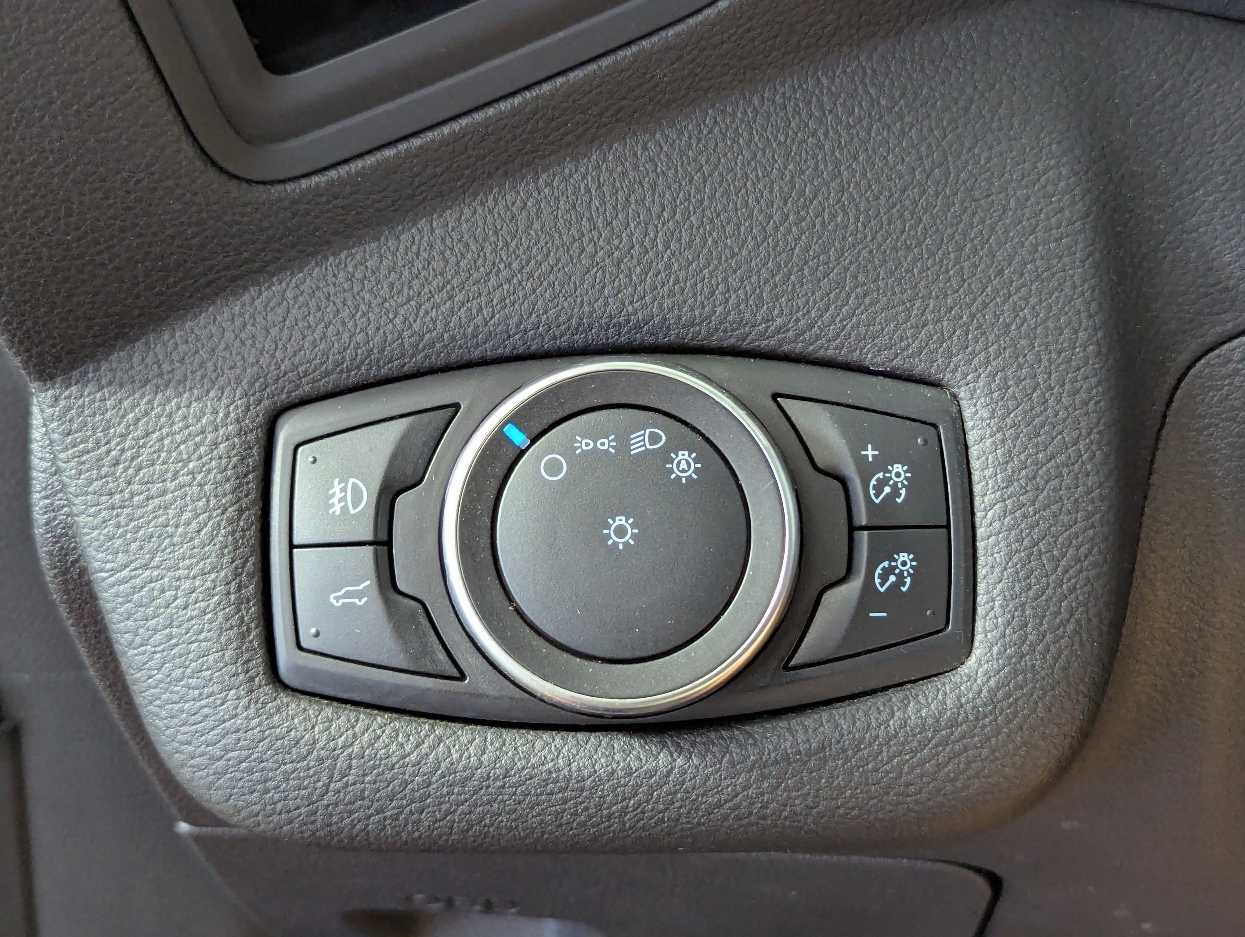 Certified 2018 Ford Escape SE FWD image 27