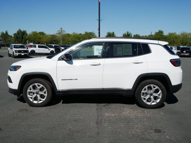 Used 2025 Jeep Compass Latitude w/ Sun & Sound Group AWD/4WD image 5
